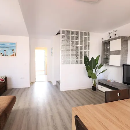Apartment Spacious Townhouse With Terraces And Pool In