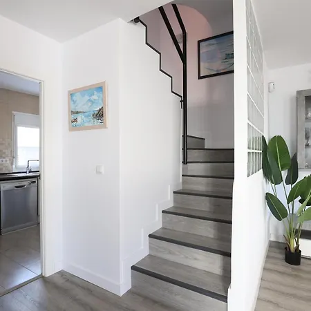 Spacious Townhouse With Terraces And Pool In