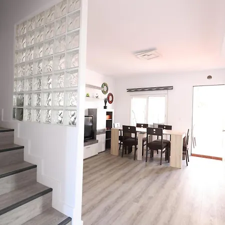 Spacious Townhouse With Terraces And Pool In Sagunto