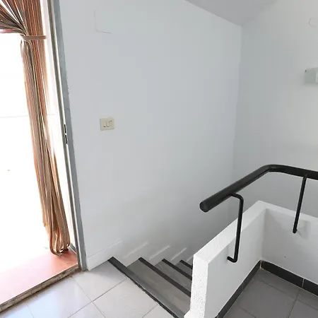 Spacious Townhouse With Terraces And Pool In * Sagunto