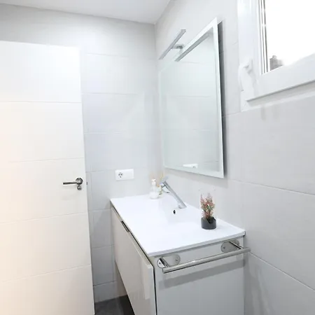 Spacious Townhouse With Terraces And Pool In